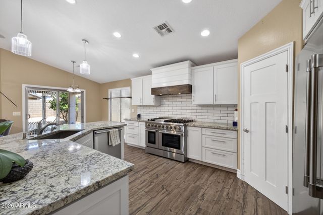 678 W JERSEY Way, San Tan Valley, AZ 85143