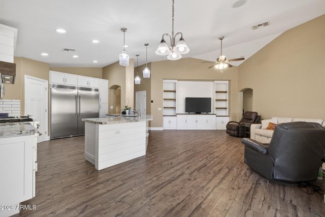 678 W JERSEY Way, San Tan Valley, AZ 85143