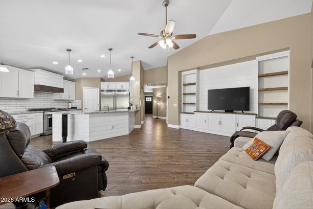 678 W JERSEY Way, San Tan Valley, AZ 85143