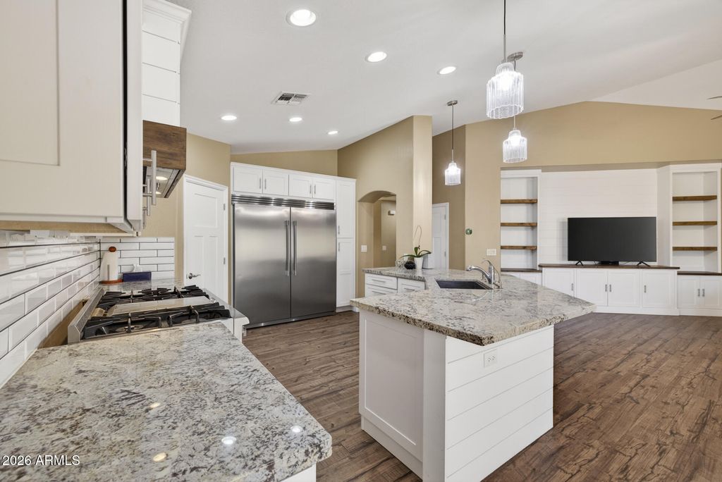 Image 8 of property listing at 678 W JERSEY Way, San Tan Valley, AZ 85143