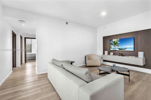 398 NE 5th St PH 4701, Miami, FL 33132