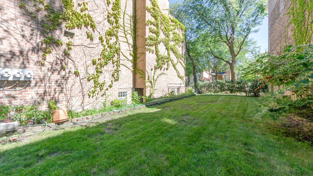 Image 2 of property listing at 5424 S Ingleside Avenue, Chicago, IL 60615