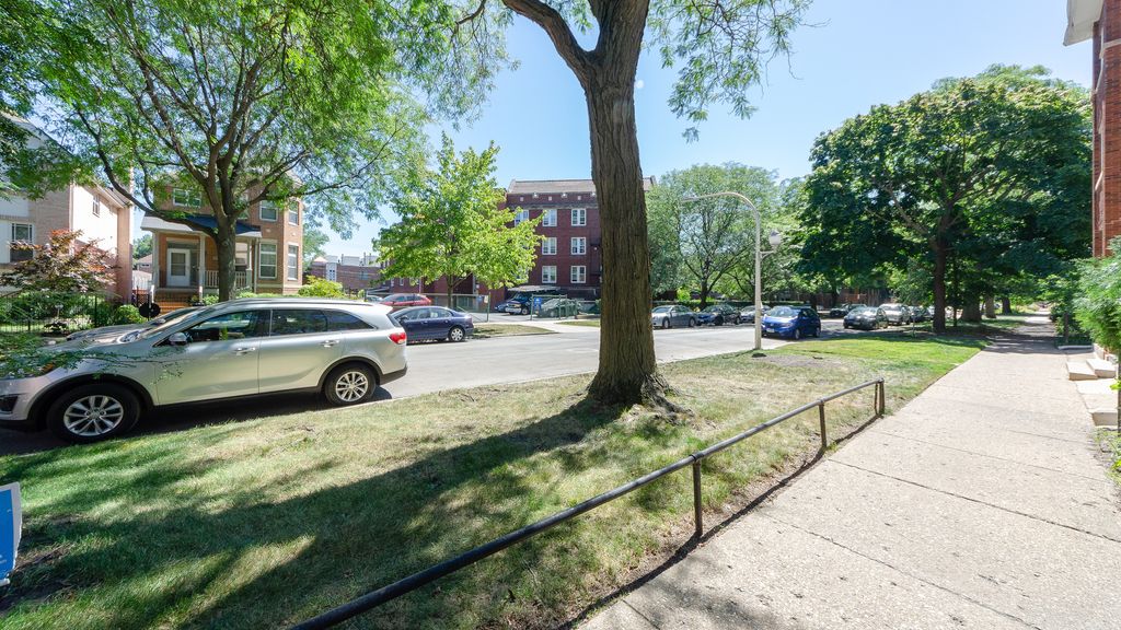 Image 5 of property listing at 5424 S Ingleside Avenue, Chicago, IL 60615
