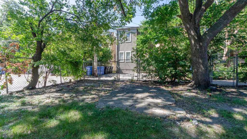 Image 8 of property listing at 5424 S Ingleside Avenue, Chicago, IL 60615