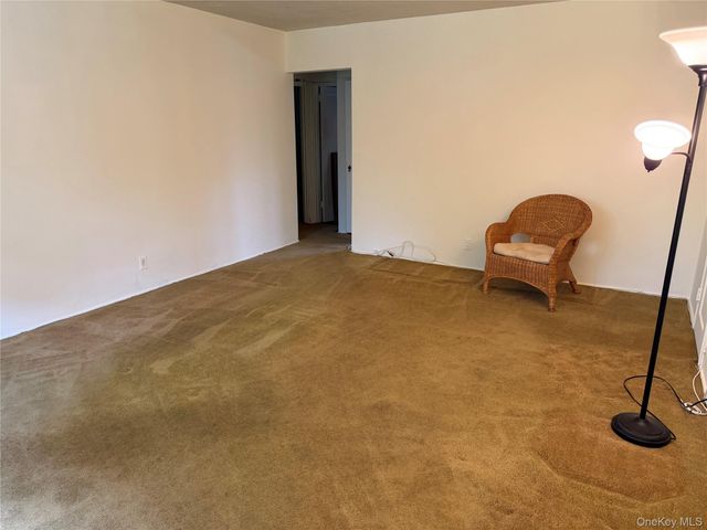 58-58 246th Crescent Lower, Douglaston, NY 11362