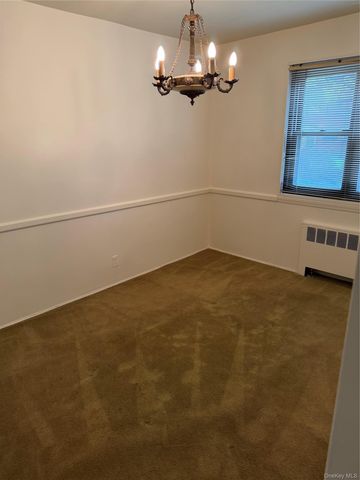 58-58 246th Crescent Lower, Douglaston, NY 11362