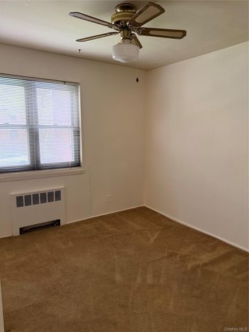 58-58 246th Crescent Lower, Douglaston, NY 11362