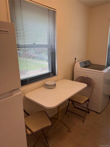 58-58 246th Crescent Lower, Douglaston, NY 11362