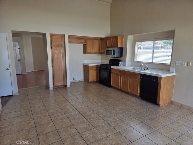 1068 Smoketree Drive, Corona, CA 92882