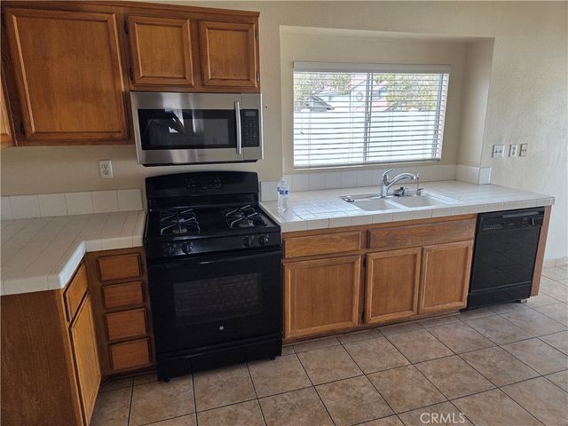 1068 Smoketree Drive, Corona, CA 92882