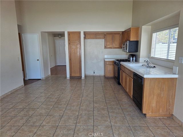 1068 Smoketree Drive, Corona, CA 92882