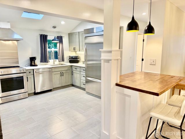 27 Brookside Road, Spotswood, NJ 08884