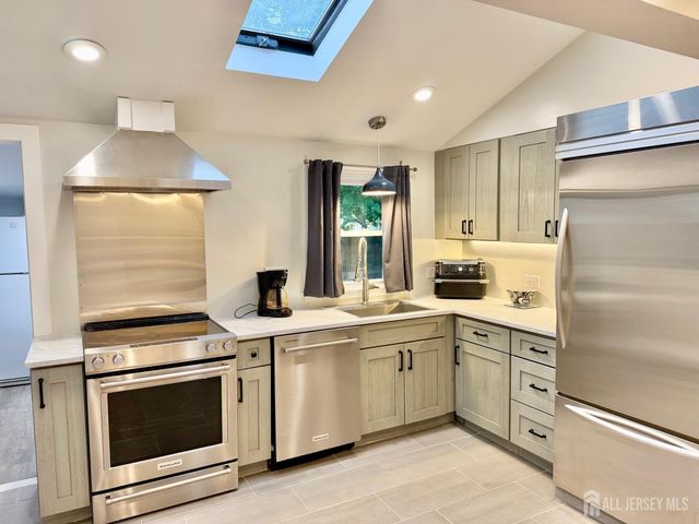 27 Brookside Road, Spotswood, NJ 08884
