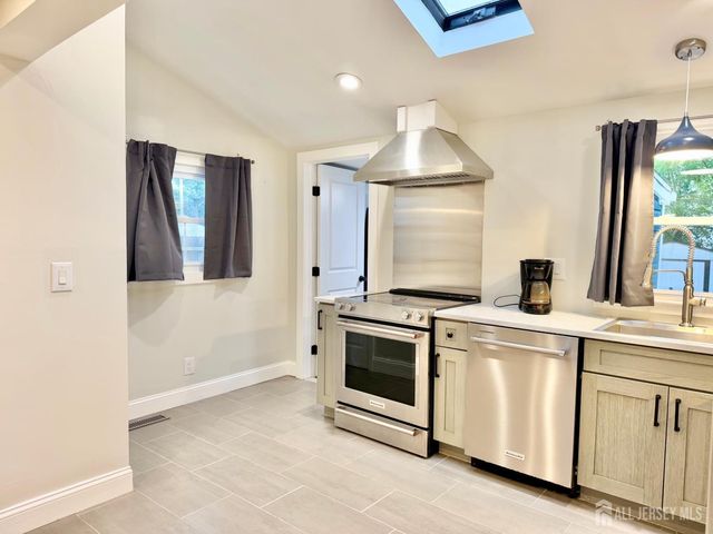 27 Brookside Road, Spotswood, NJ 08884