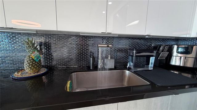 92 SW 3rd St 3607, Miami, FL 33130