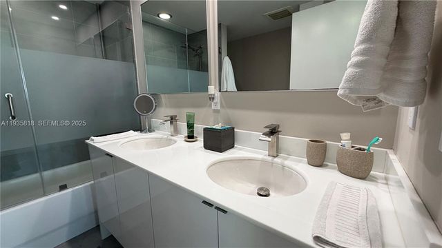 92 SW 3rd St 3607, Miami, FL 33130