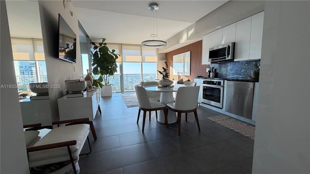 92 SW 3rd St 3607, Miami, FL 33130