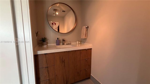 92 SW 3rd St 3607, Miami, FL 33130