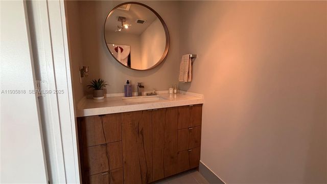 92 SW 3rd St 3607, Miami, FL 33130