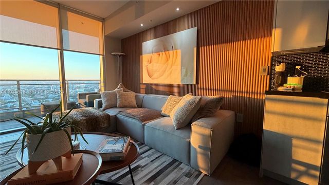 92 SW 3rd St 3607, Miami, FL 33130