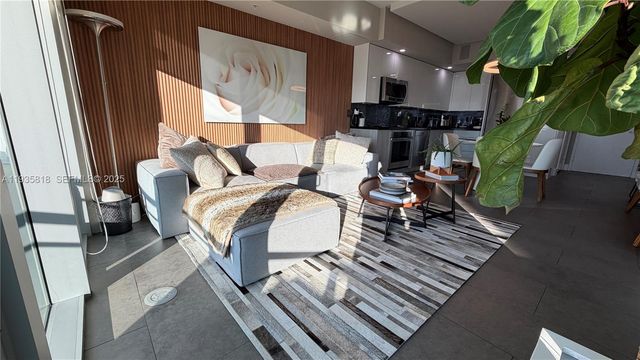 92 SW 3rd St 3607, Miami, FL 33130