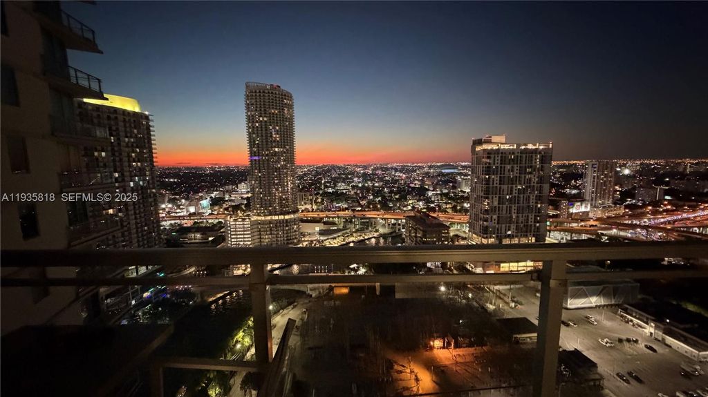 92 SW 3rd St 3607, Miami, FL 33130