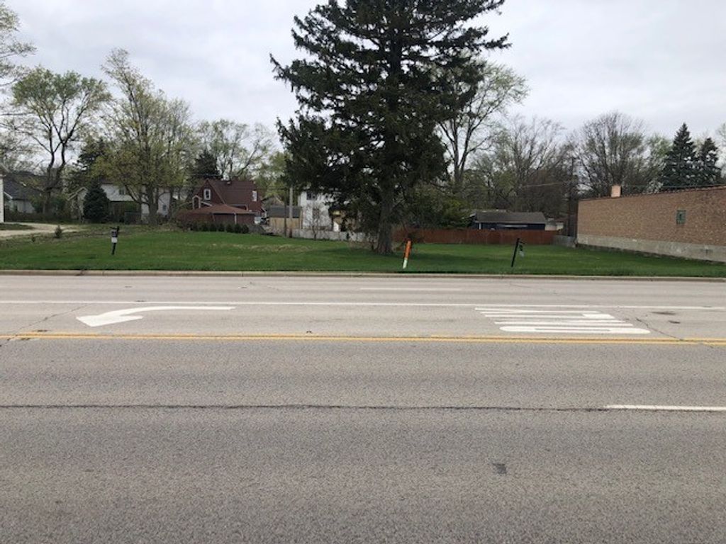 1002 OGDEN Avenue, Lisle, IL 60532