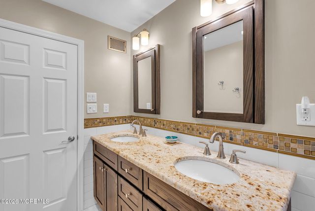 46 Heather Drive, Manalapan, NJ 07726