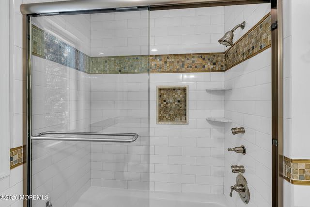 46 Heather Drive, Manalapan, NJ 07726