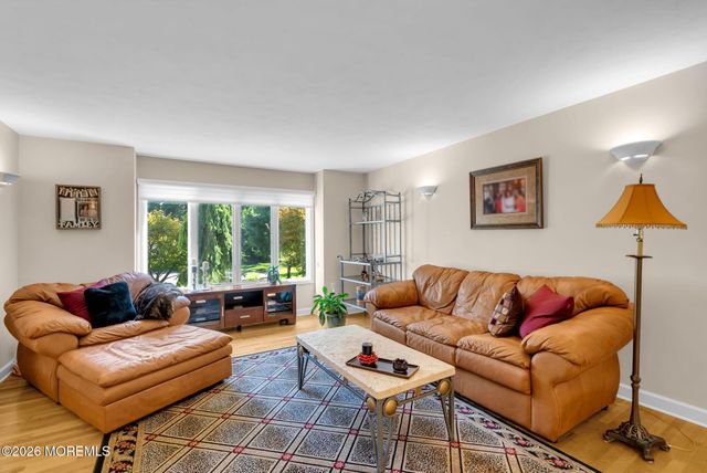 46 Heather Drive, Manalapan, NJ 07726