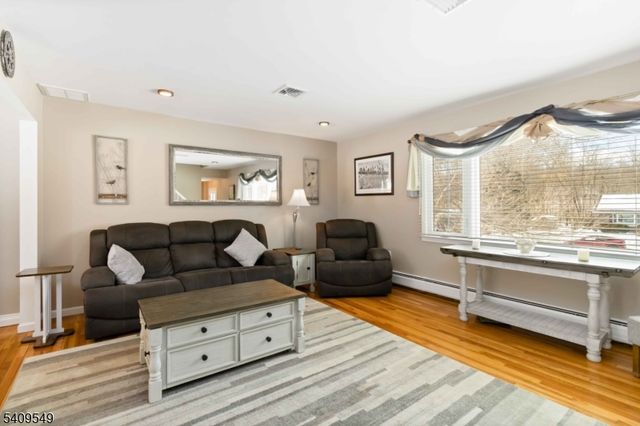 53 Sweetman Ln, West Milford Twp., NJ 07480