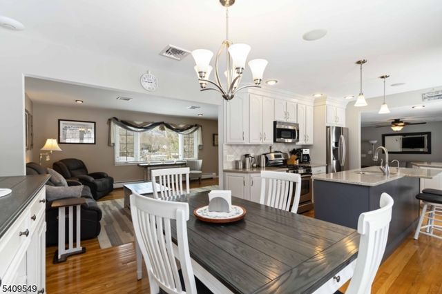 53 Sweetman Ln, West Milford Twp., NJ 07480