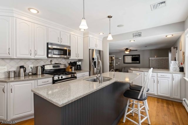 53 Sweetman Ln, West Milford Twp., NJ 07480