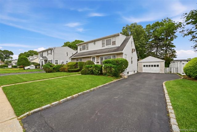 659 Diellen Lane, Elmont, NY 11003