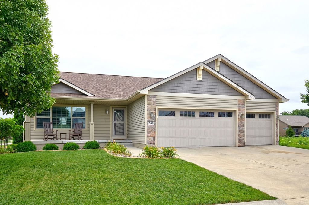 358 S 85th Street, West Des Moines, IA 50266