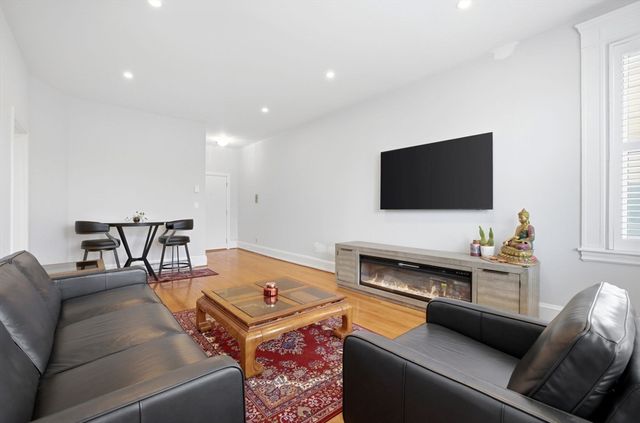 520 Beacon St 2F, Boston, MA 02215