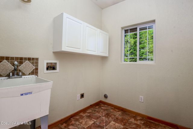 97 Leelah Ln, Bonners Ferry, ID 83805