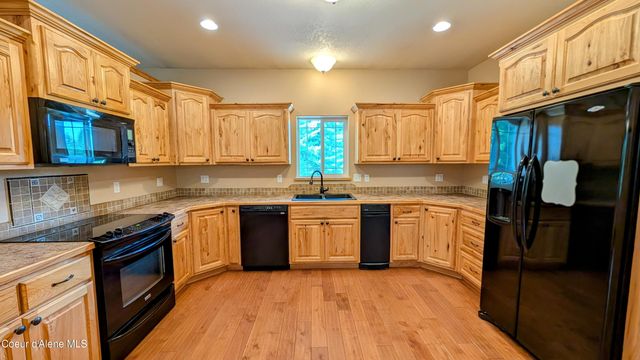 97 Leelah Ln, Bonners Ferry, ID 83805