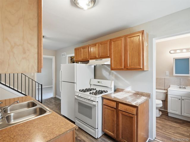1761 E Evelyn Avenue, Hazel Park, MI 48030