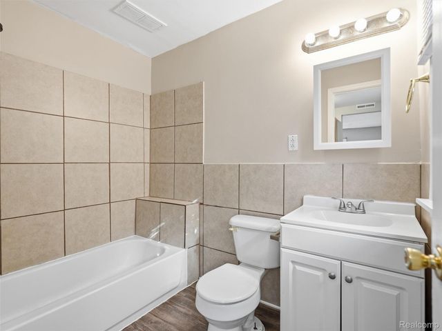 1761 E Evelyn Avenue, Hazel Park, MI 48030