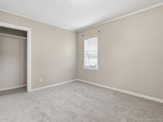 1761 E Evelyn Avenue, Hazel Park, MI 48030