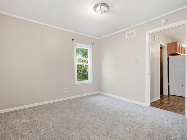 1761 E Evelyn Avenue, Hazel Park, MI 48030