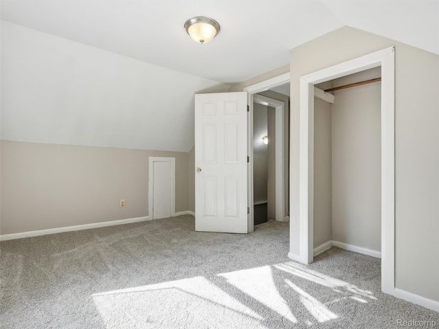 1761 E Evelyn Avenue, Hazel Park, MI 48030
