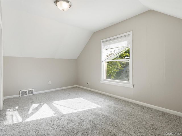 1761 E Evelyn Avenue, Hazel Park, MI 48030