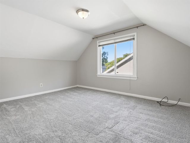 1761 E Evelyn Avenue, Hazel Park, MI 48030