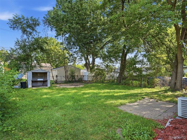 1761 E Evelyn Avenue, Hazel Park, MI 48030