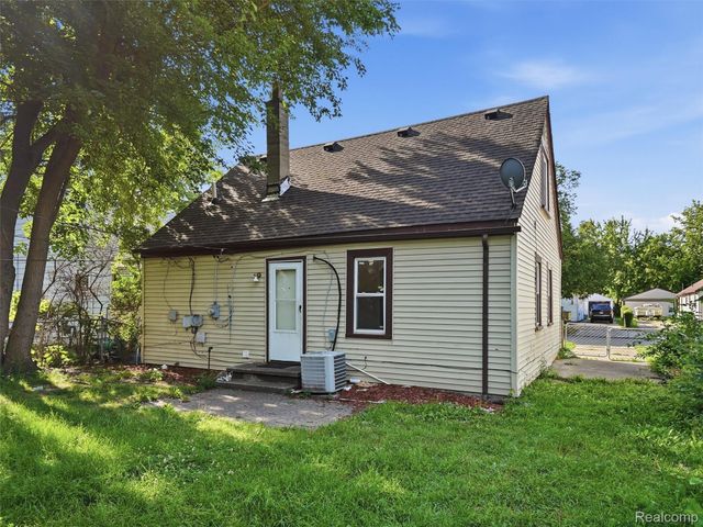 1761 E Evelyn Avenue, Hazel Park, MI 48030
