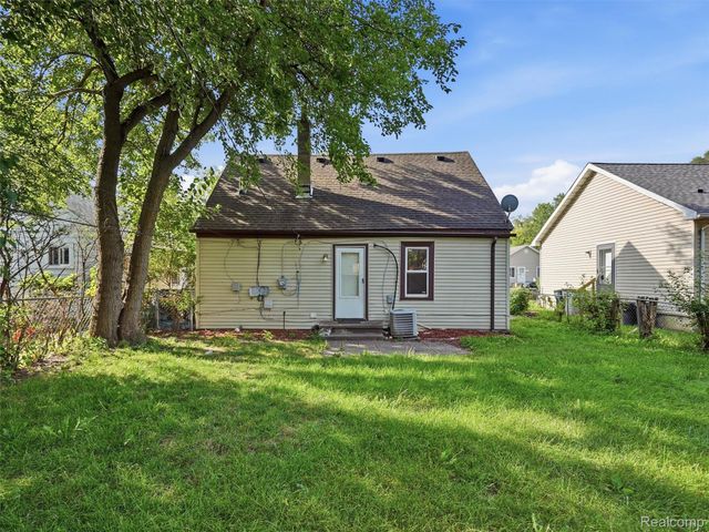1761 E Evelyn Avenue, Hazel Park, MI 48030