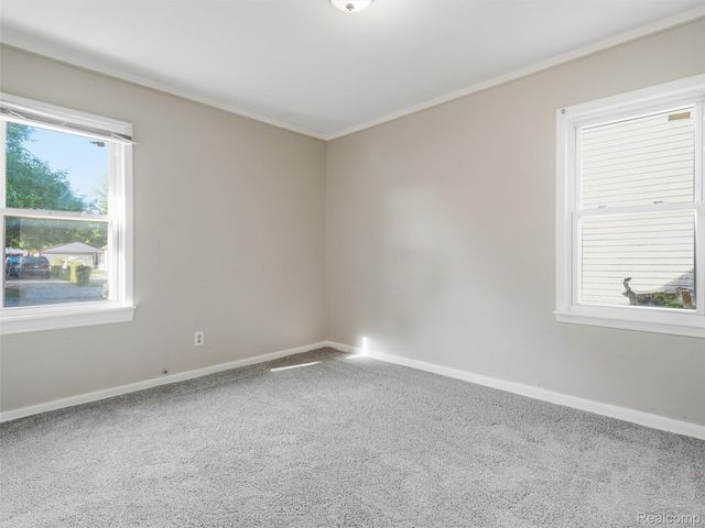1761 E Evelyn Avenue, Hazel Park, MI 48030