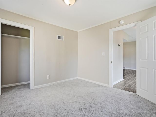 1761 E Evelyn Avenue, Hazel Park, MI 48030